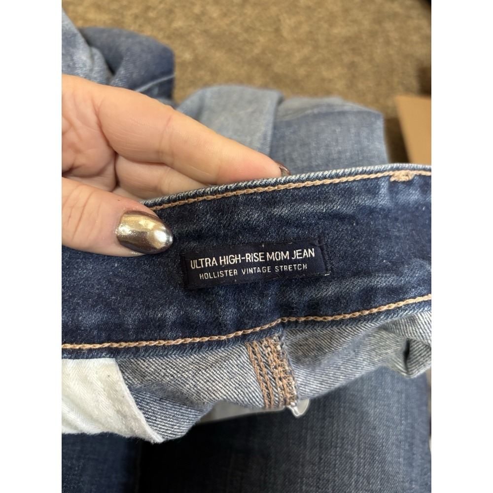 Hollister Ultra High Rise Mom Jeans W27‎ L27 Vintage Stretch Raw Hem - Picture 4 of 7